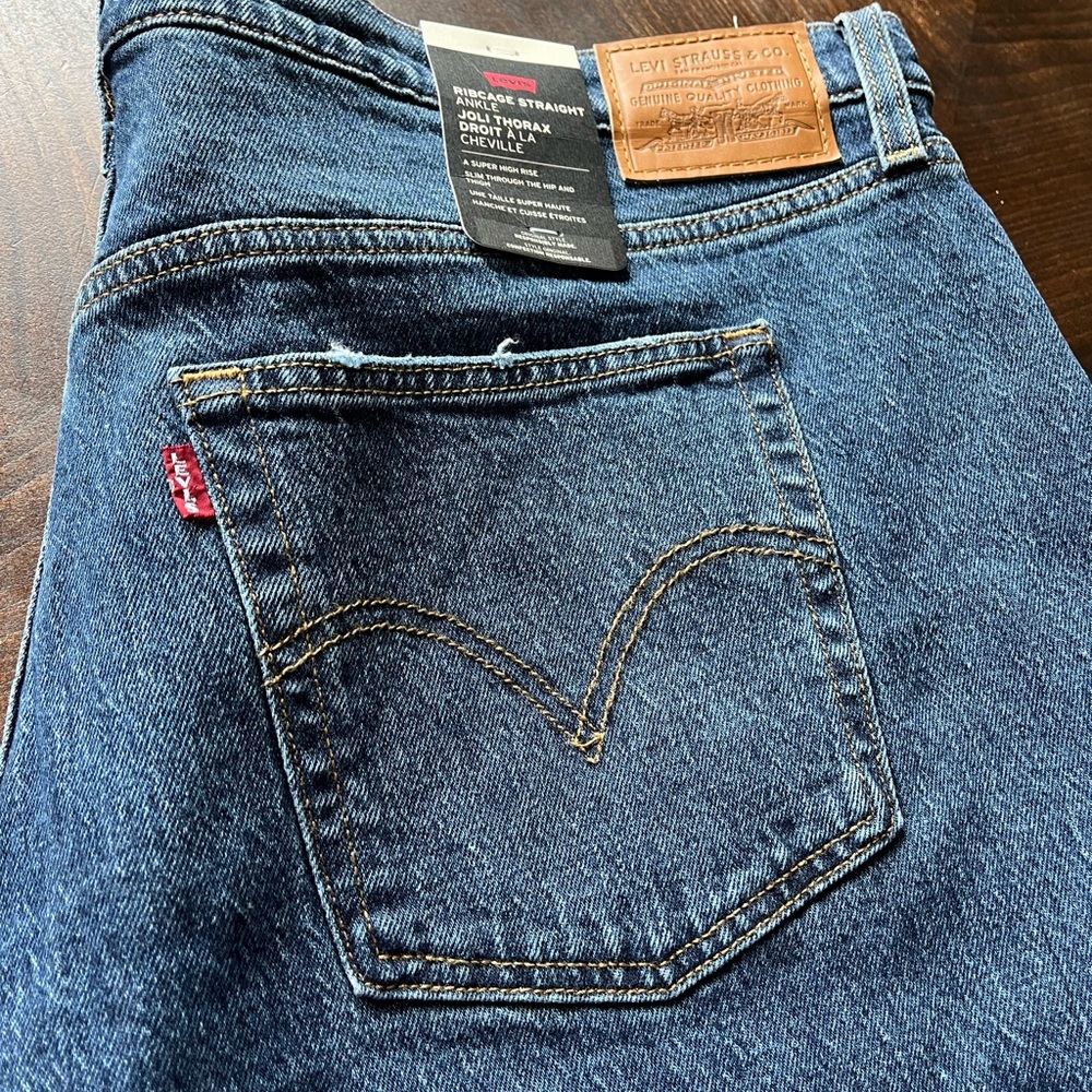 Woman’s Plus size Levi’s rib cage straight ankle red tab jeans Size 20